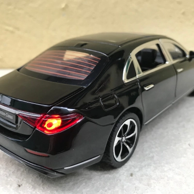 ​Mô hình xe ô tô Mercedes-Benz S400L 2022 tỷ lệ 1:24