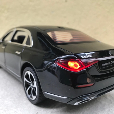 ​Mô hình xe ô tô Mercedes-Benz S400L 2022 tỷ lệ 1:24