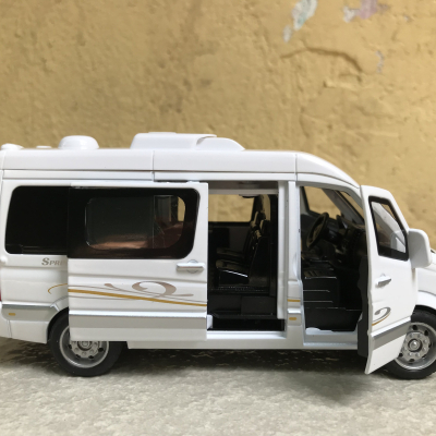 Mô hình xe ô tô Mercedes -Benz Sprinter  tỷ lệ 1:32