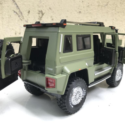 Mô hình xe ô tô Mercedes-Benz Unimog U5000 tỷ lệ 1:28