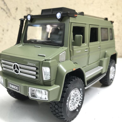 Mô hình xe ô tô Mercedes-Benz Unimog U5000 tỷ lệ 1:28