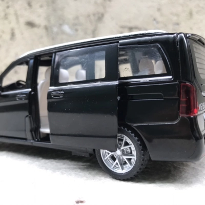 Mô hình xe ô tô Mercedes Benz V 260 tỷ lệ 1:32