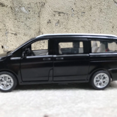 Mô hình xe ô tô Mercedes Benz V 260 tỷ lệ 1:32