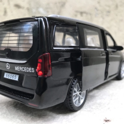 Mô hình xe ô tô Mercedes Benz V 260 tỷ lệ 1:32