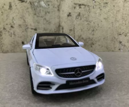 ​Mô hình xe ô tô Mercedes C260L  tỷ lệ 1:32