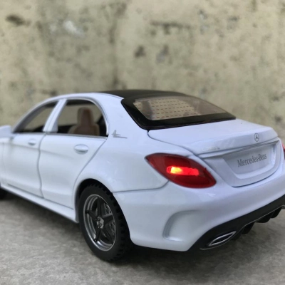 Mô hình xe ô tô Mercedes C260L  tỷ lệ 1:32