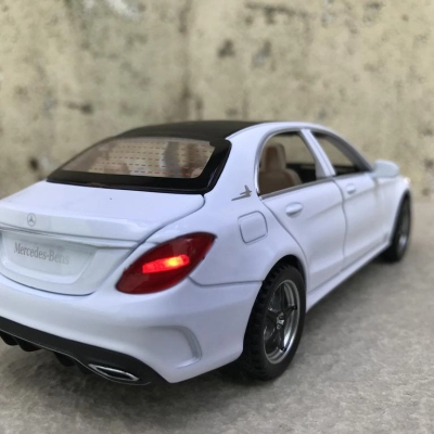 Mô hình xe ô tô Mercedes C260L  tỷ lệ 1:32