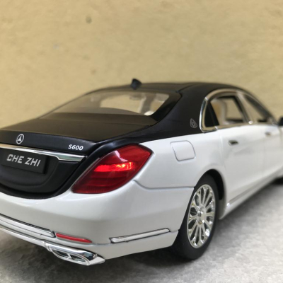 Mô hình xe ô tô Mercedes-Maybach S600 2022 tỷ lệ 1:24