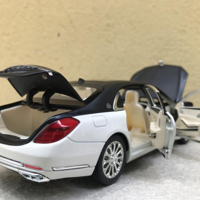 Mô hình xe ô tô Mercedes-Maybach S600 2022 tỷ lệ 1:24