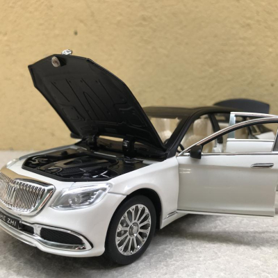 Mô hình xe ô tô Mercedes-Maybach S600 2022 tỷ lệ 1:24