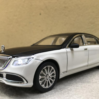 Mô hình xe ô tô Mercedes-Maybach S600 2022 tỷ lệ 1:24