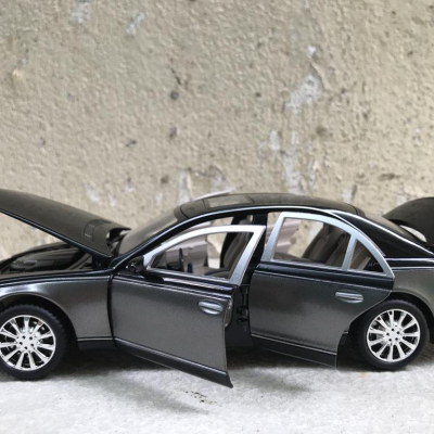 Mô hình xe ô tô MERCEDES Maybach S62 tỷ lệ 1:24
