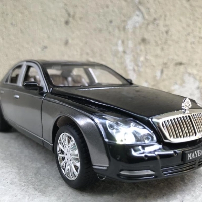 Mô hình xe ô tô MERCEDES Maybach S62 tỷ lệ 1:24