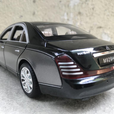 Mô hình xe ô tô MERCEDES Maybach S62 tỷ lệ 1:24