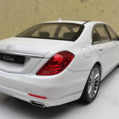Mô hình xe Ô TÔ Mercedes  S600 tỷ lệ,1:24