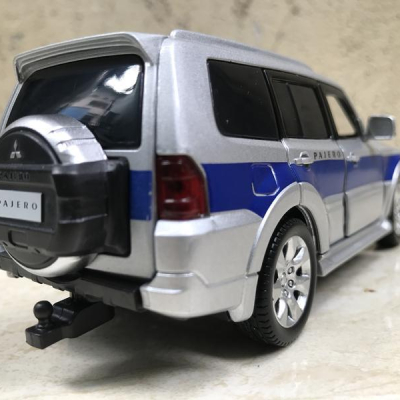 Mô hình xe Ô TÔ MITSUBISHI Pajero tỷ lệ 1:32