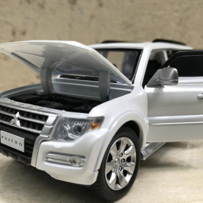 Mô hình xe Ô TÔ MITSUBISHI Pajero tỷ lệ 1:32