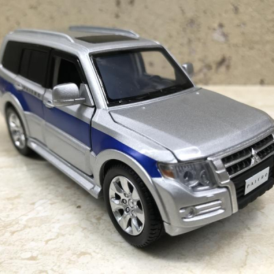 Mô hình xe Ô TÔ MITSUBISHI Pajero tỷ lệ 1:32
