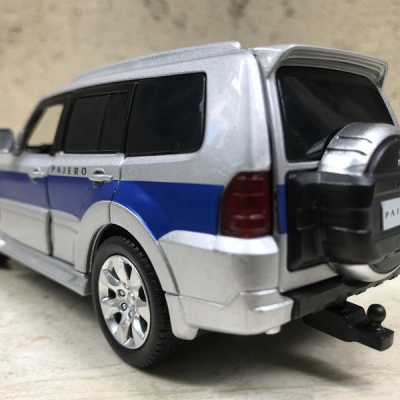 Mô hình xe Ô TÔ MITSUBISHI Pajero tỷ lệ 1:32