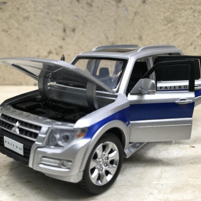 Mô hình xe Ô TÔ MITSUBISHI Pajero tỷ lệ 1:32