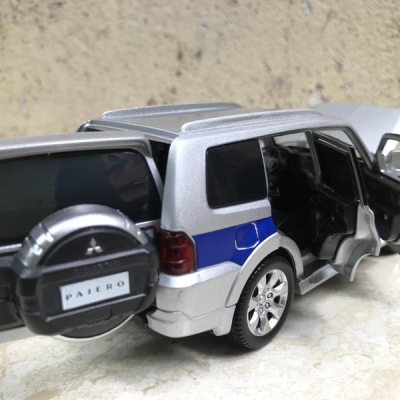 Mô hình xe Ô TÔ MITSUBISHI Pajero tỷ lệ 1:32
