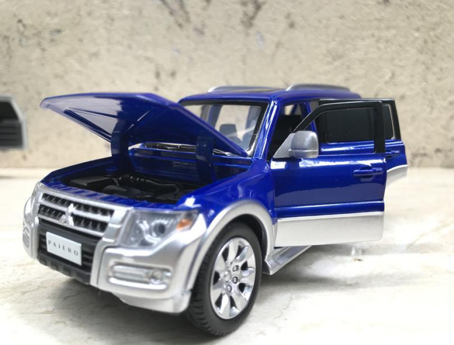 Mô hình xe Ô TÔ MITSUBISHI Pajero tỷ lệ 1:32 Mô hình xe Ô TÔ MITSUBISHI Pajero tỷ lệ 1:32