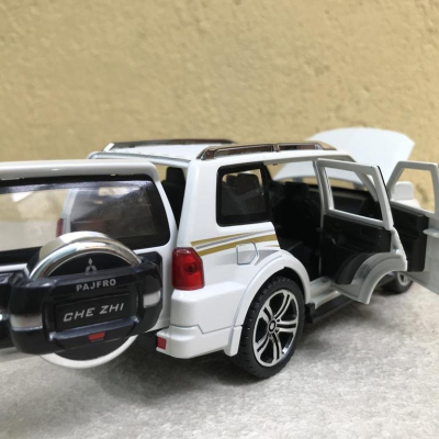 Mô hình xe ô tô MITSUBISHI Pajero V93 tỷ lệ 1:32