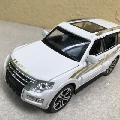 Mô hình xe ô tô MITSUBISHI Pajero V93 tỷ lệ 1:32