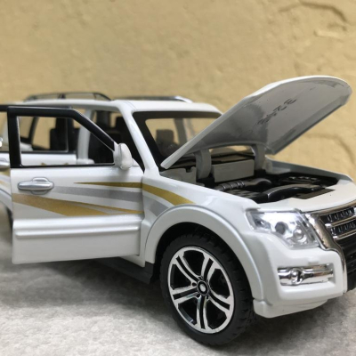 Mô hình xe ô tô MITSUBISHI Pajero V93 tỷ lệ 1:32
