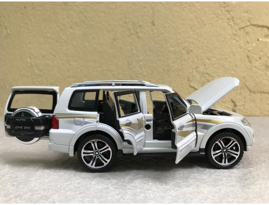 Mô hình xe ô tô MITSUBISHI Pajero V93 tỷ lệ 1:32 Mô hình xe ô tô MITSUBISHI Pajero V93 tỷ lệ 1:32