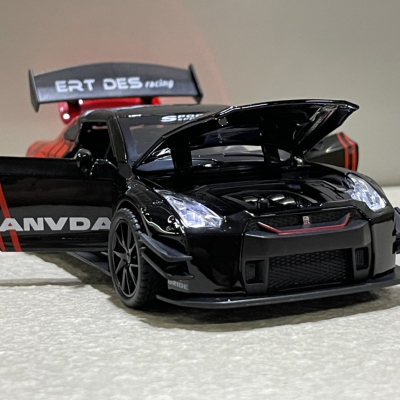 ​Mô hình xe ô tô NISSAN GT-R  R35 tỷ lệ 1:32