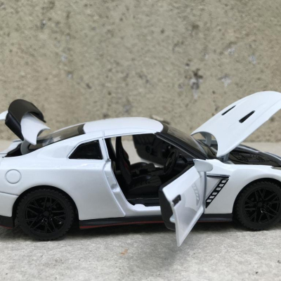 Mô hình xe ô tô NISSAN GT-R tỷ lệ 1:32