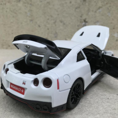 Mô hình xe ô tô NISSAN GT-R tỷ lệ 1:32