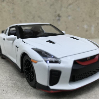 Mô hình xe ô tô NISSAN GT-R tỷ lệ 1:32