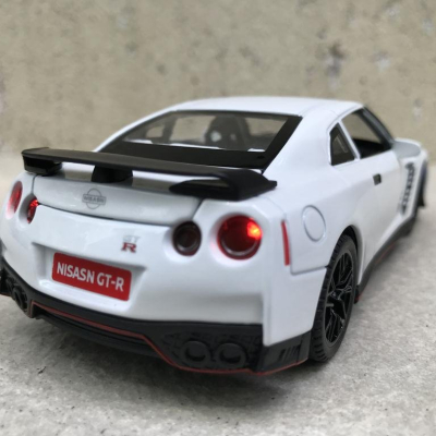 Mô hình xe ô tô NISSAN GT-R tỷ lệ 1:32