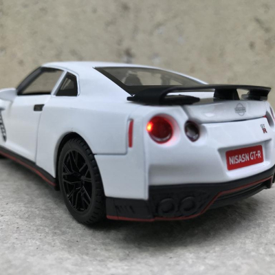 Mô hình xe ô tô NISSAN GT-R tỷ lệ 1:32