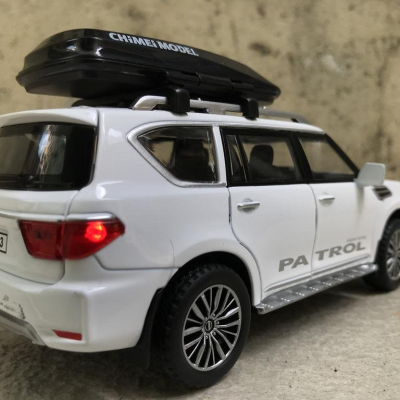 Mô hình xe ô tô NISSAN Patrol 2020 tỷ lệ 1:32