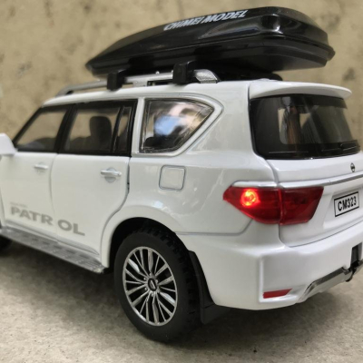 Mô hình xe ô tô NISSAN Patrol 2020 tỷ lệ 1:32