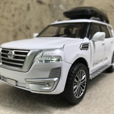 Mô hình xe ô tô NISSAN Patrol 2020 tỷ lệ 1:32