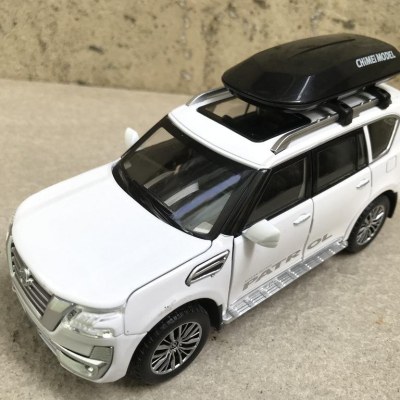 Mô hình xe ô tô NISSAN Patrol 2020 tỷ lệ 1:32
