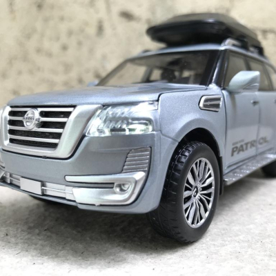 Mô hình xe ô tô NISSAN Patrol 2020 tỷ lệ 1:32