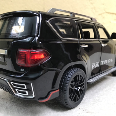 Mô hình xe Ô tô NISSAN PATROL tỷ lệ 1:24