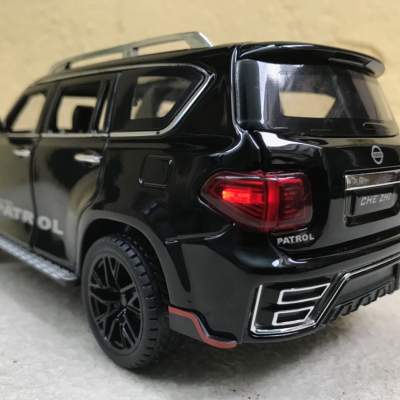 Mô hình xe Ô tô NISSAN PATROL tỷ lệ 1:24