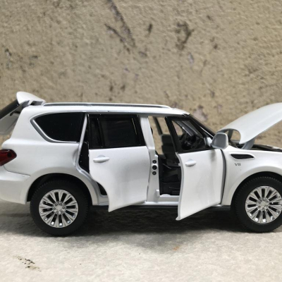 Mô hình xe ô tô NISSAN Patrol tỷ lệ 1:32