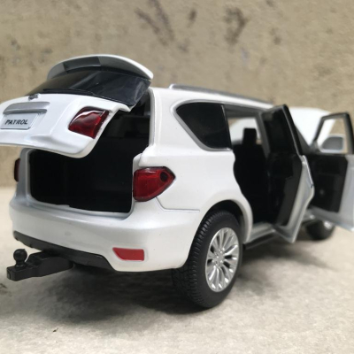 Mô hình xe ô tô NISSAN Patrol tỷ lệ 1:32
