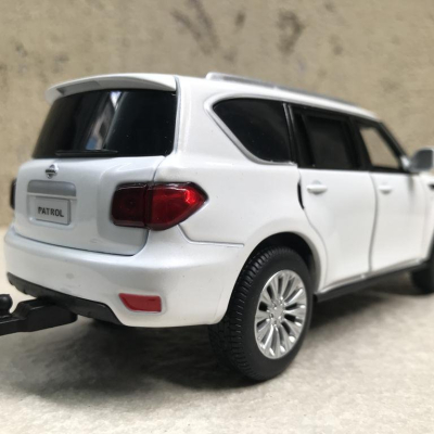 Mô hình xe ô tô NISSAN Patrol tỷ lệ 1:32