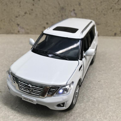 Mô hình xe ô tô NISSAN Patrol tỷ lệ 1:32