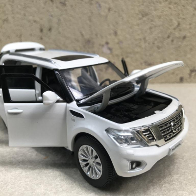 Mô hình xe ô tô NISSAN Patrol tỷ lệ 1:32