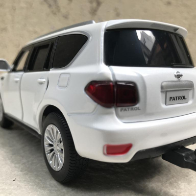 Mô hình xe ô tô NISSAN Patrol tỷ lệ 1:32