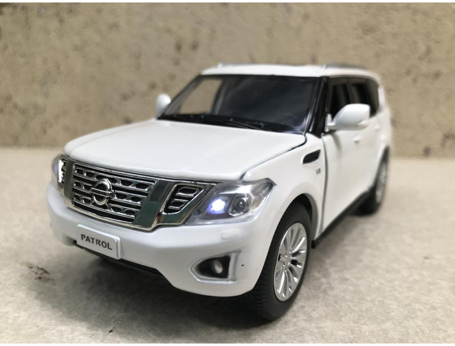 Mô hình xe ô tô NISSAN Patrol tỷ lệ 1:32